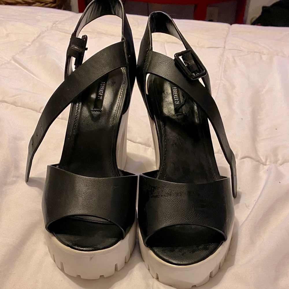Forever 21 9 Black White Chunky Platform Sz8